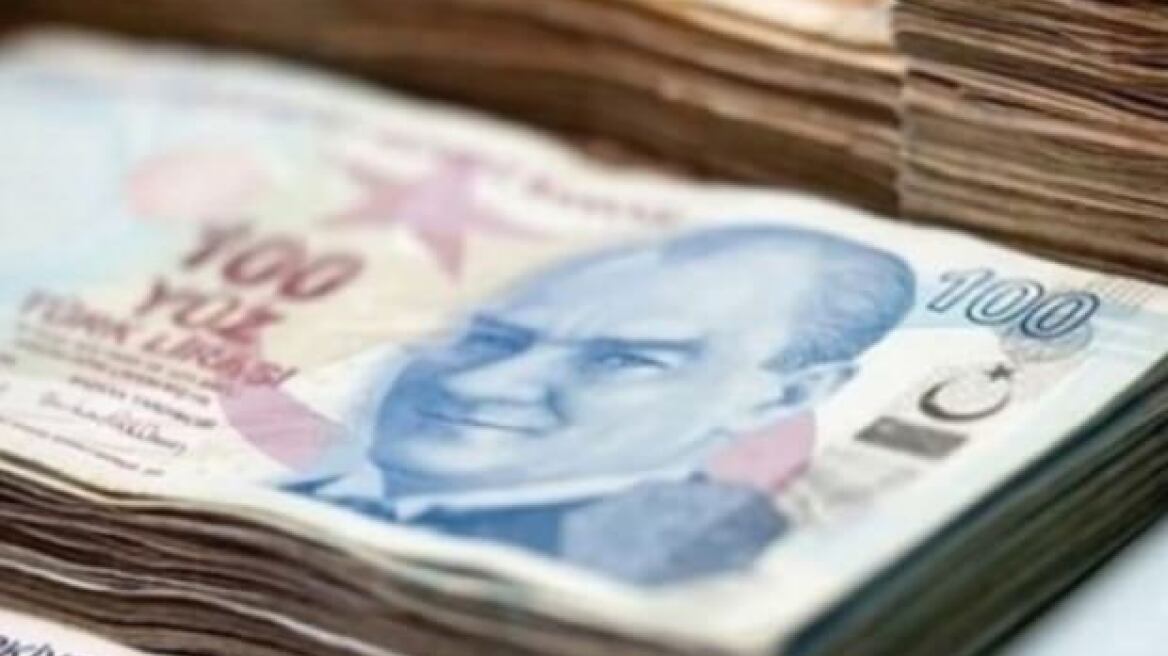 Ο Αλμπαϊράκ μιλάει και η τουρκική λίρα πέφτει ξανά