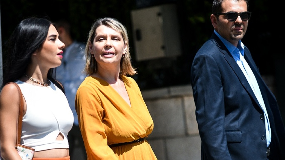 Κατερίνα Παπακώστα: Με την εντυπωσιακή κόρη της στο πλευρό της στην ορκωμοσία