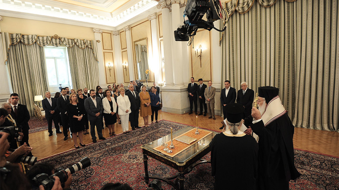 Ορκίστηκαν τα μέλη της νέας κυβέρνησης
