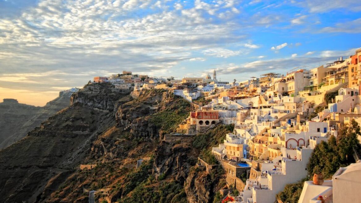 Χωρίς ρεύμα από νωρίς το πρωί μεγάλο μέρος της Σαντορίνης  