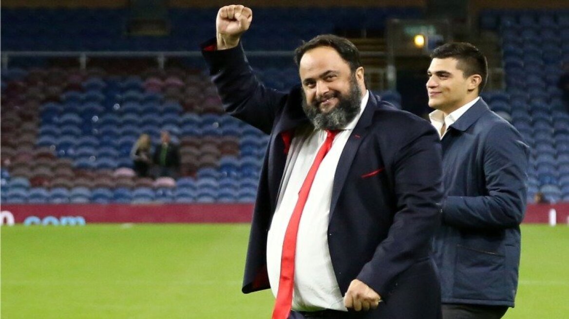 Ο Μαρινάκης πανηγύρισε με τον γιο του στον αγωνιστικό χώρο!