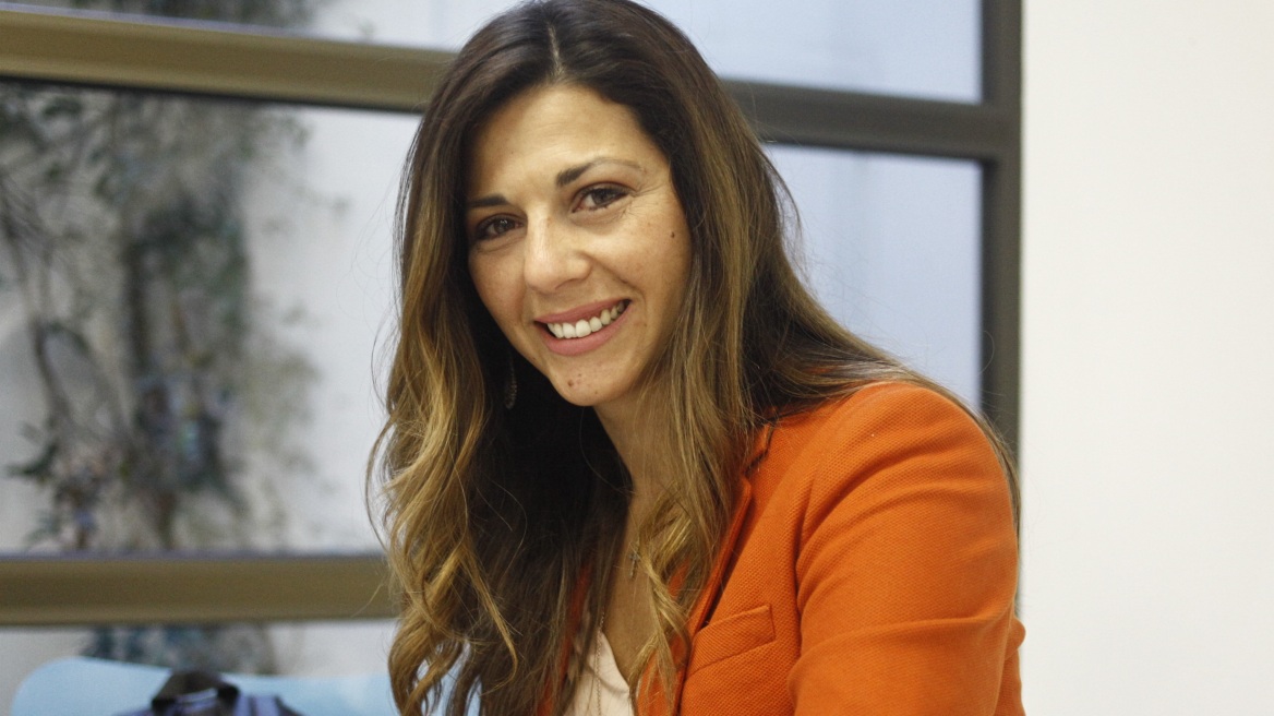 Η ΝΔ καταγγέλλει την κυβέρνηση για απόπειρα εκβιασμού: Ας δώσει ο Τσίπρας εντολή να συλλάβουν τη Ζαχαράκη 