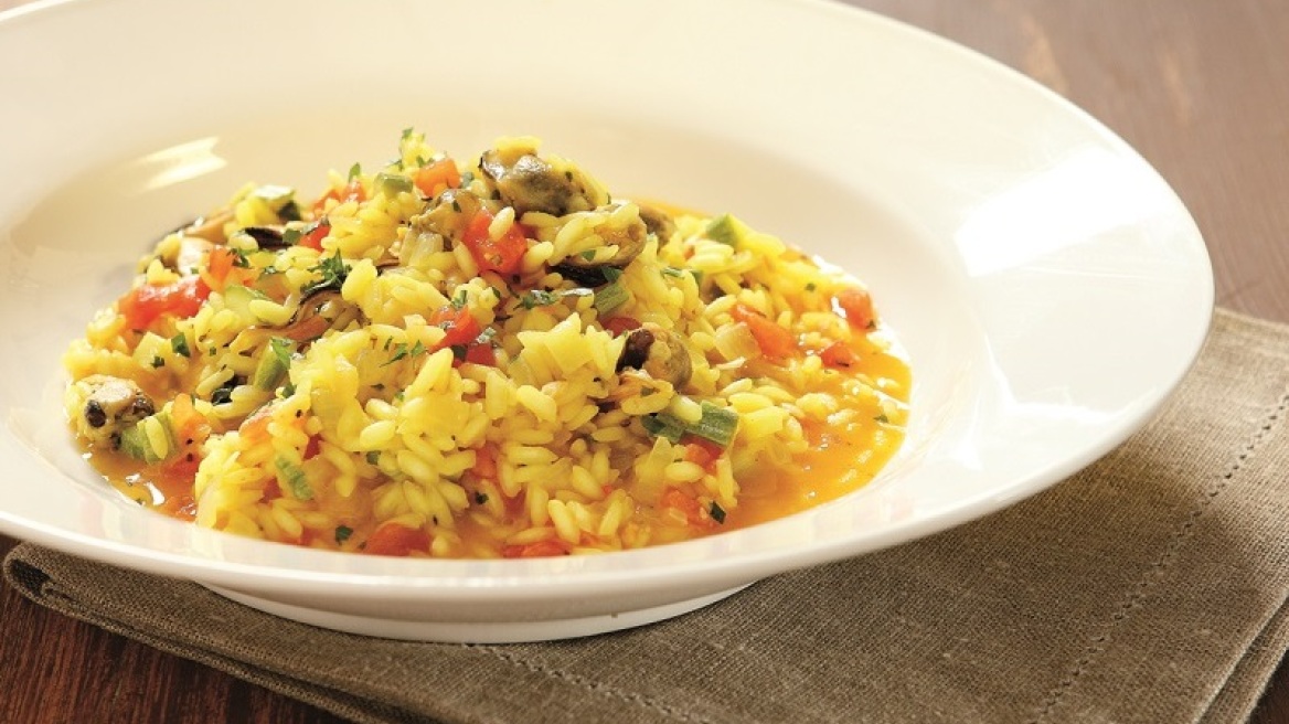 Ριζότο με μύδια, κολοκυθάκι και σαφράν