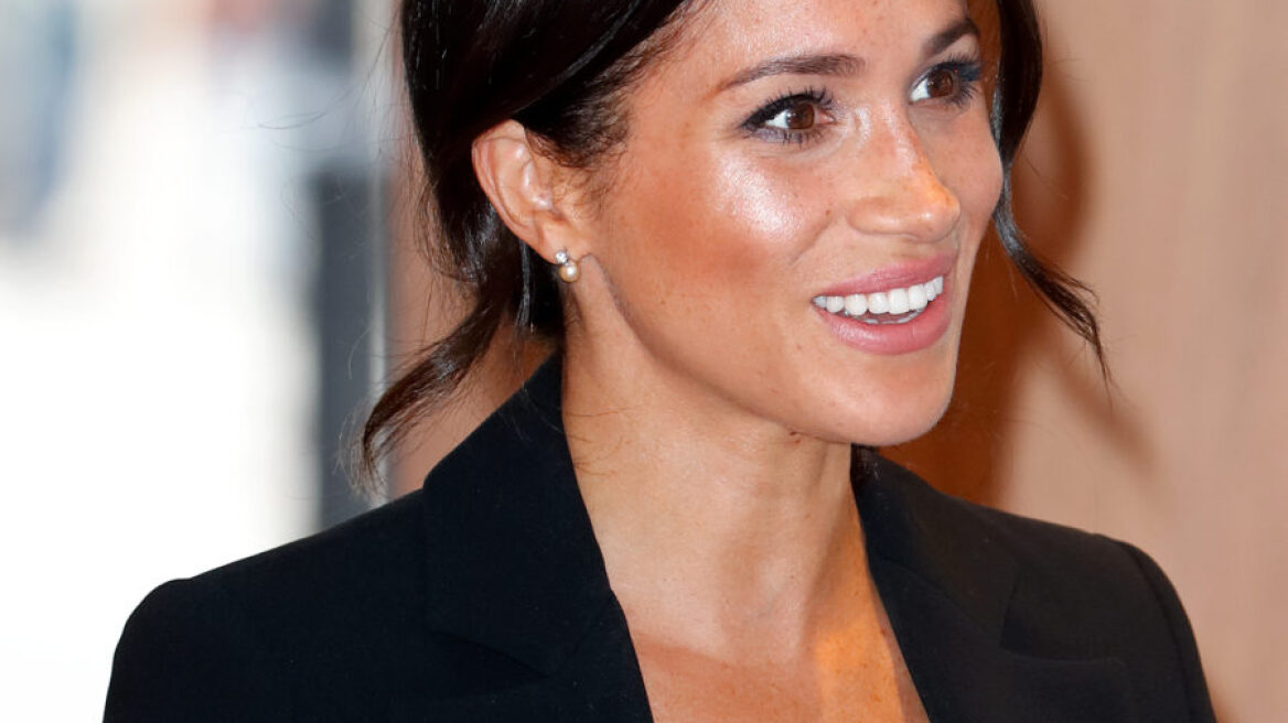 Η Meghan Markle φόρεσε το κοστούμι με βασιλική φινέτσα 