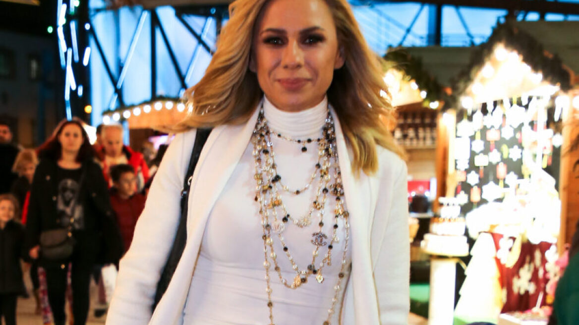 Tα οπίσθια της Κατερίνας Καραβάτου είναι σκέτο skyrocket 