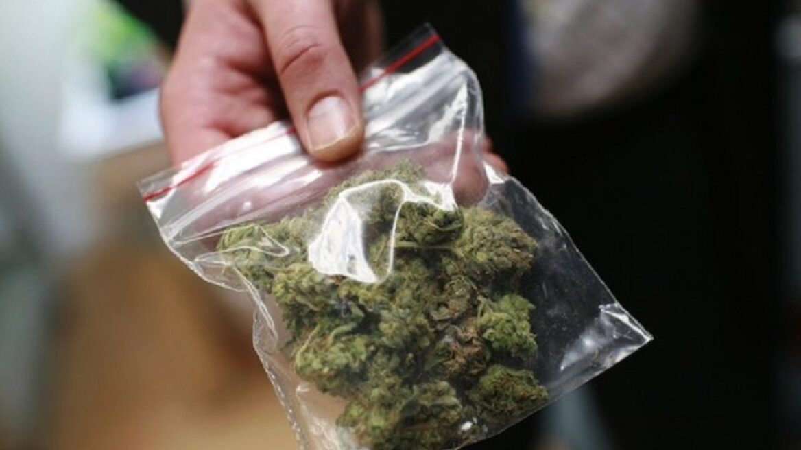 Αλλοδαπός πούλησε ναρκωτικά σε τρεις ανήλικους στην Καστοριά