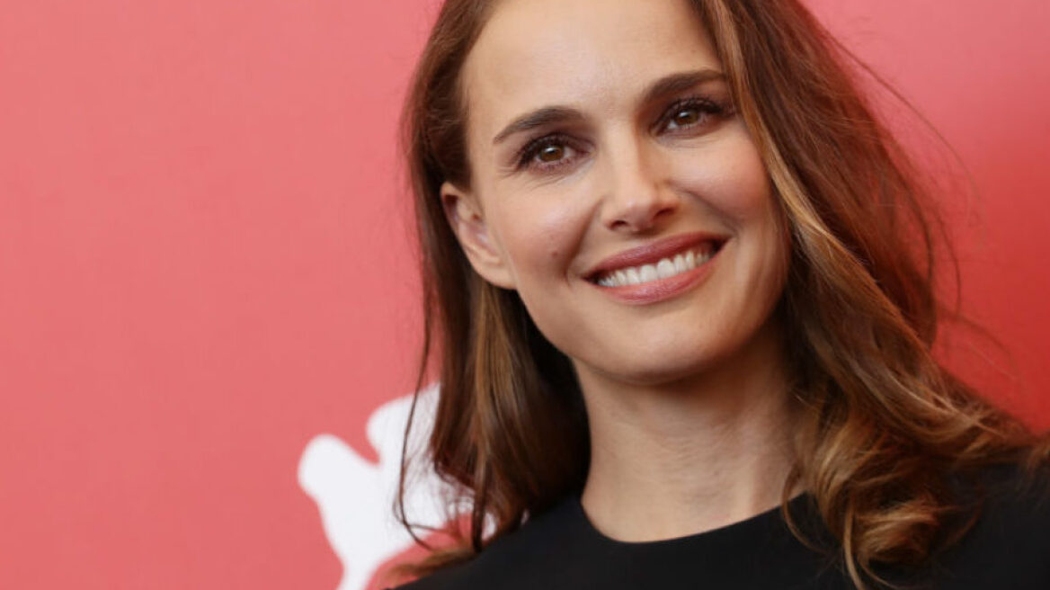 Η Natalie Portman φόρεσε το μικρό μαύρο φόρεμα που πρέπει να δεις 