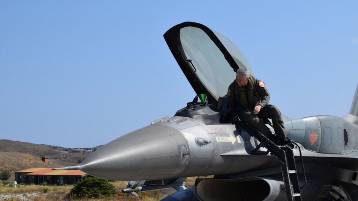 Φωτογραφίες: Στη Σκύρο με F-16 ο αρχηγός του Γενικού Επιτελείου Αεροπορίας