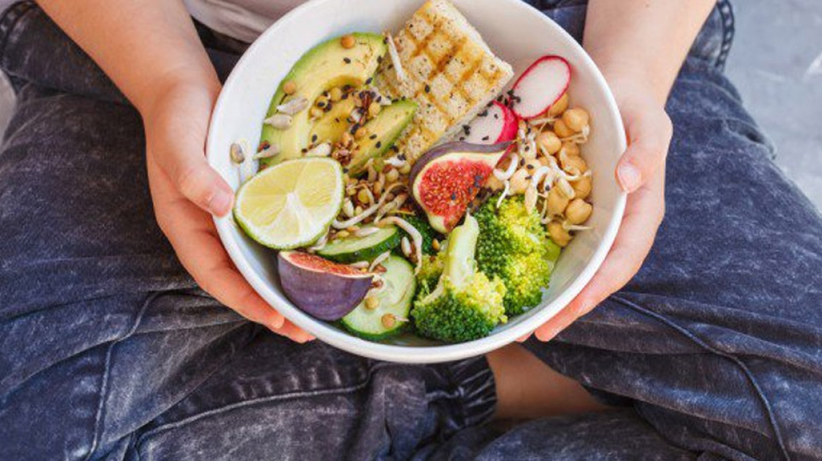 Αυστηρή φυτοφαγία: Τι θα συμβεί στο σώμα σου αν γίνεις vegan;