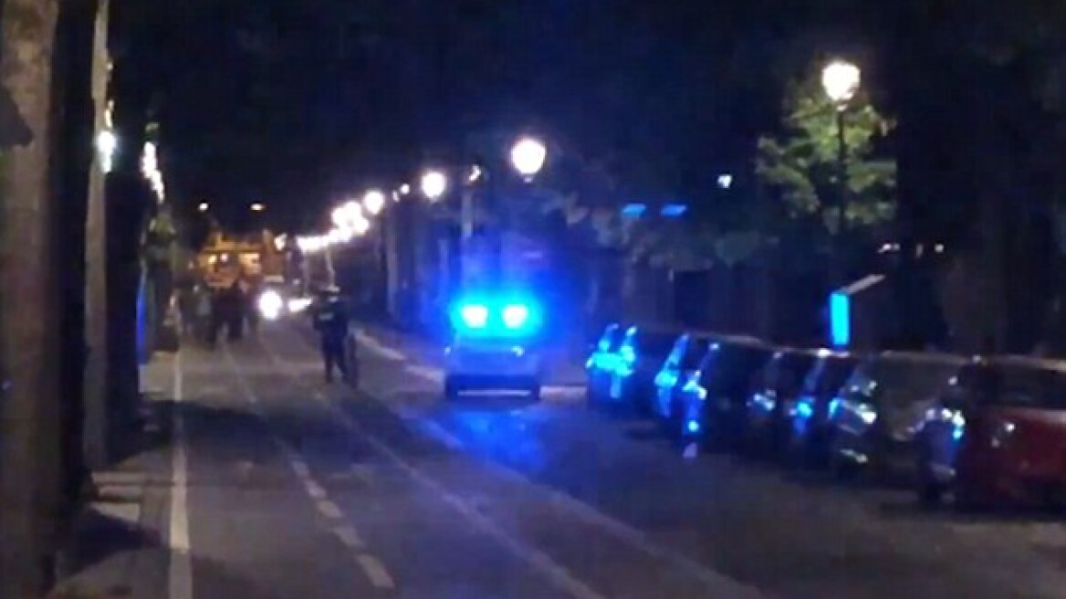 Συναγερμός ξανά στο Παρίσι: Άνδρας με ψαλίδι επιτέθηκε σε περαστικούς