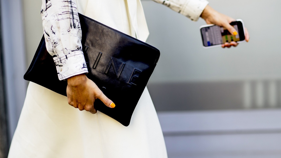 Τι να μη στείλεις σε μήνυμα για να μη σε περάσει για bimbo; 