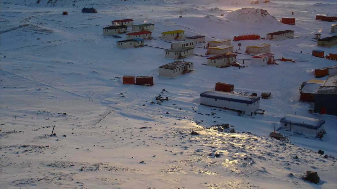 Villas las Estrellas: Το παγωμένο χωριό όπου για να ζήσεις πρέπει να... χειρουργηθείς!