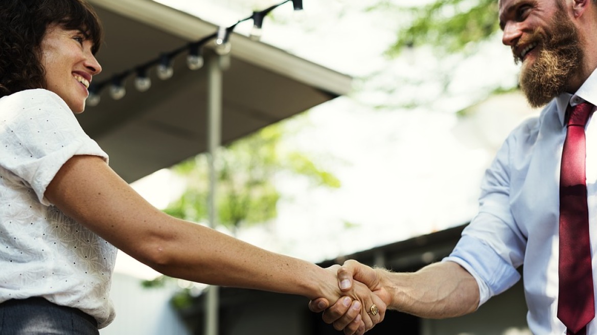 Τα 11 πράγματα που αποφασίζουν για σένα οι άνθρωποι τα πρώτα δευτερόλεπτα που σε γνωρίζουν!