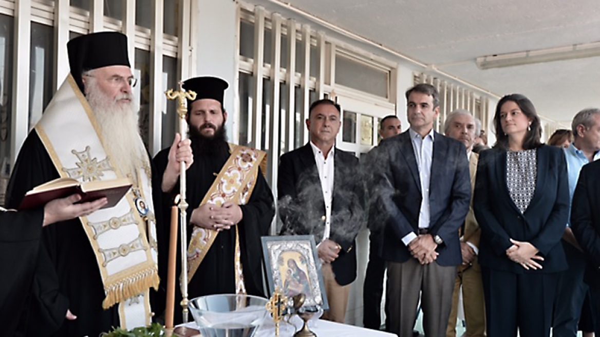 Φωτογραφίες: Ο Κυριάκος Μητσοτάκης στον αγιασμό σχολείων στη Ραφήνα