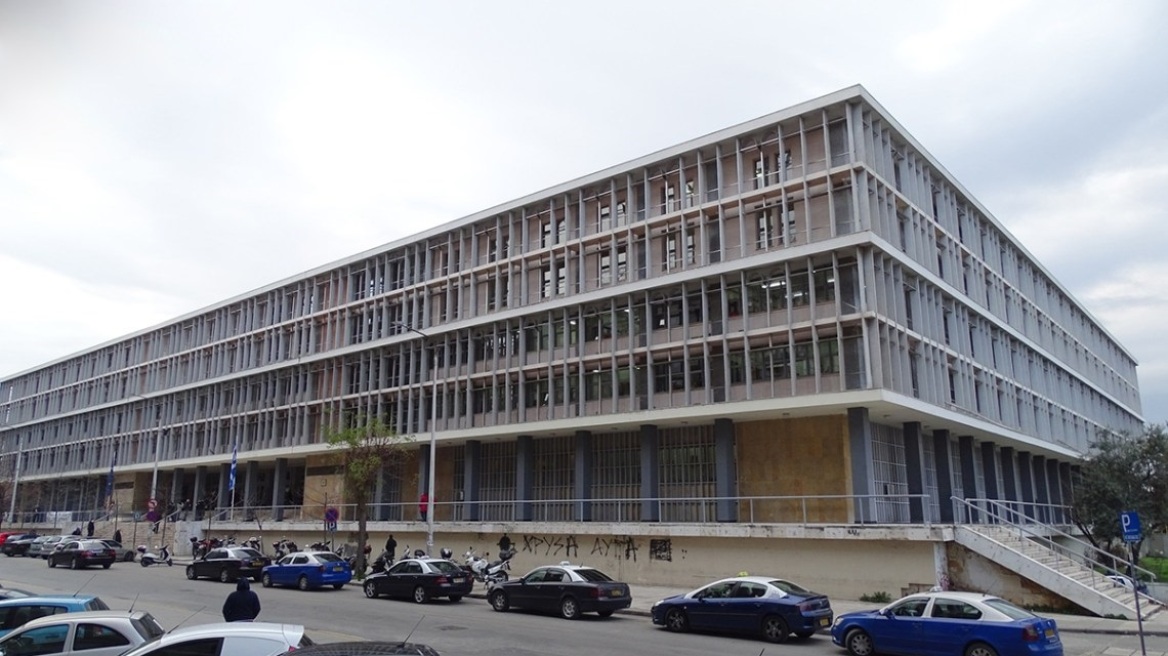 Διώξεις για μίζα 100.000 ευρώ  σε εφοριακούς της Θεσσαλονίκης ! 