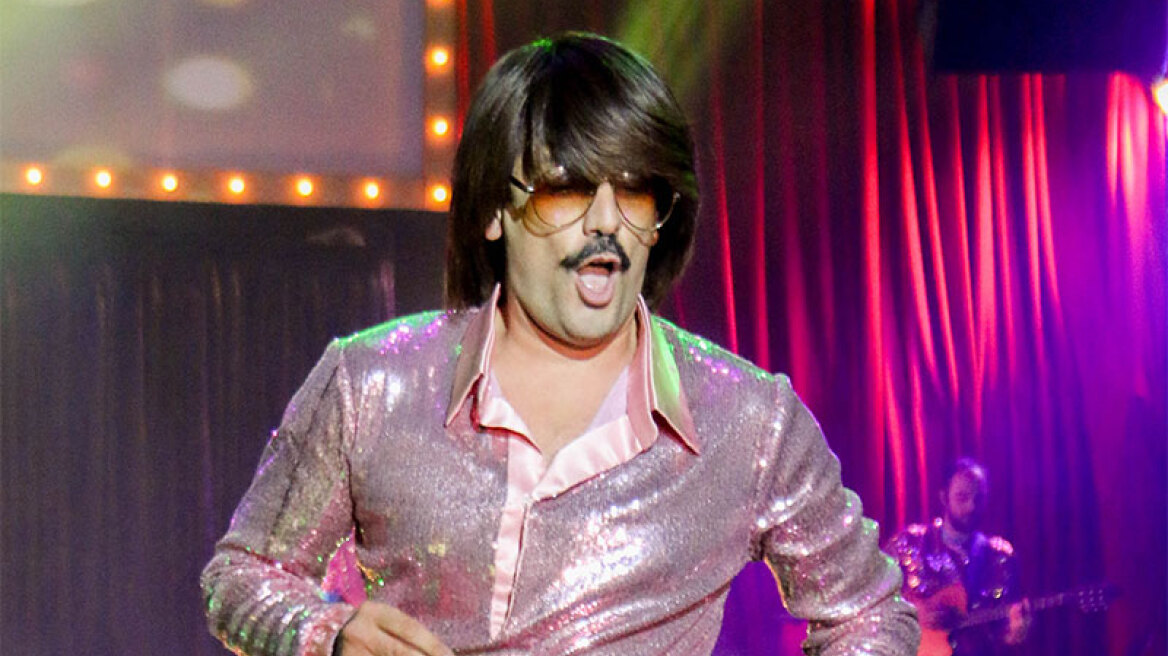 O Τόνι Σφήνος χωρίς περούκα, σε ρομαντικές διακοπές με τη σύζυγό του