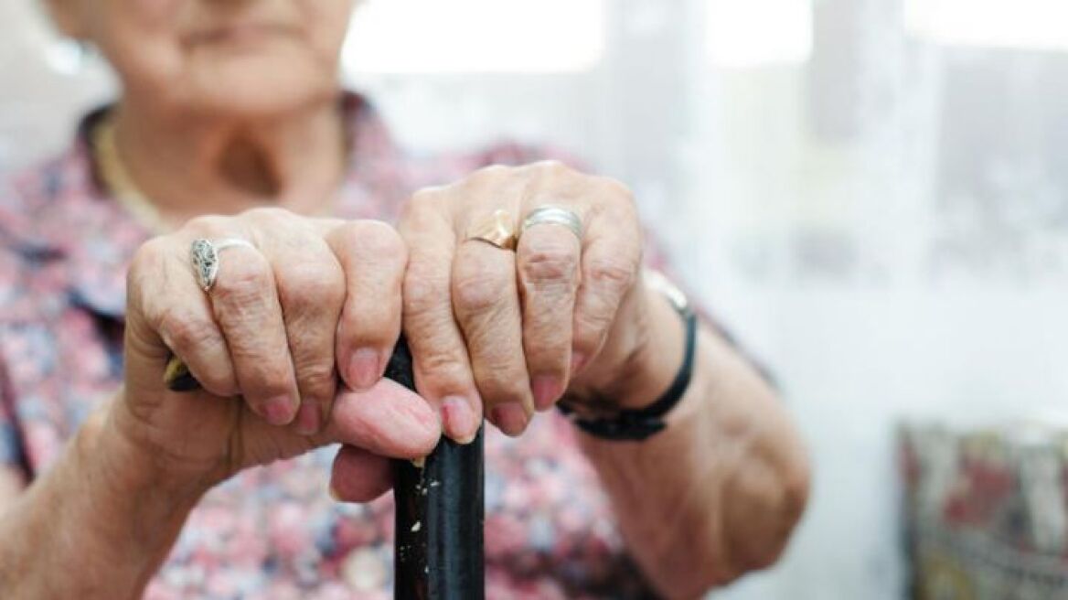 Οικιακή βοηθός έκλεψε 57.000 ευρώ από ηλικιωμένη στην Πάτρα