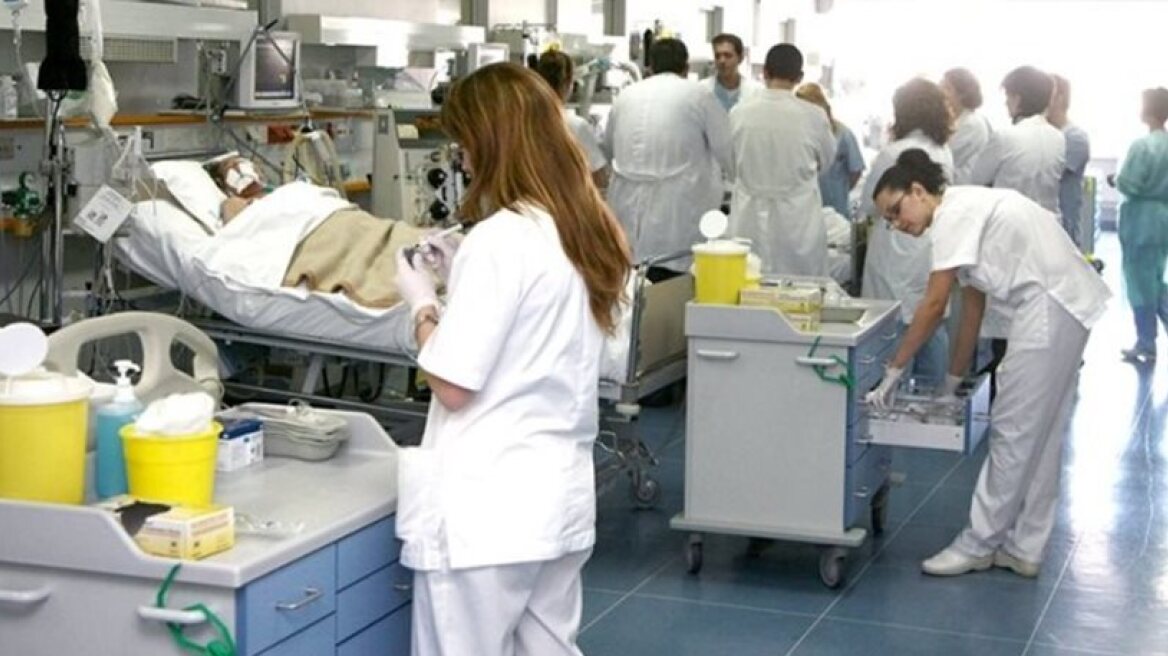 Προεκλογική αναδίπλωση της κυβέρνησης για τα αναδρομικά των γιατρών του ΕΣΥ