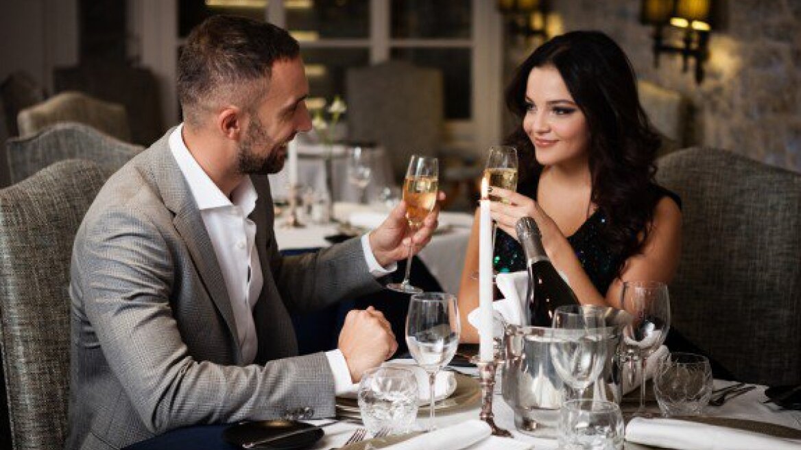 Πως να μην αισθάνεσαι φουσκωμένη μετά το φαγητό σε ραντεβού