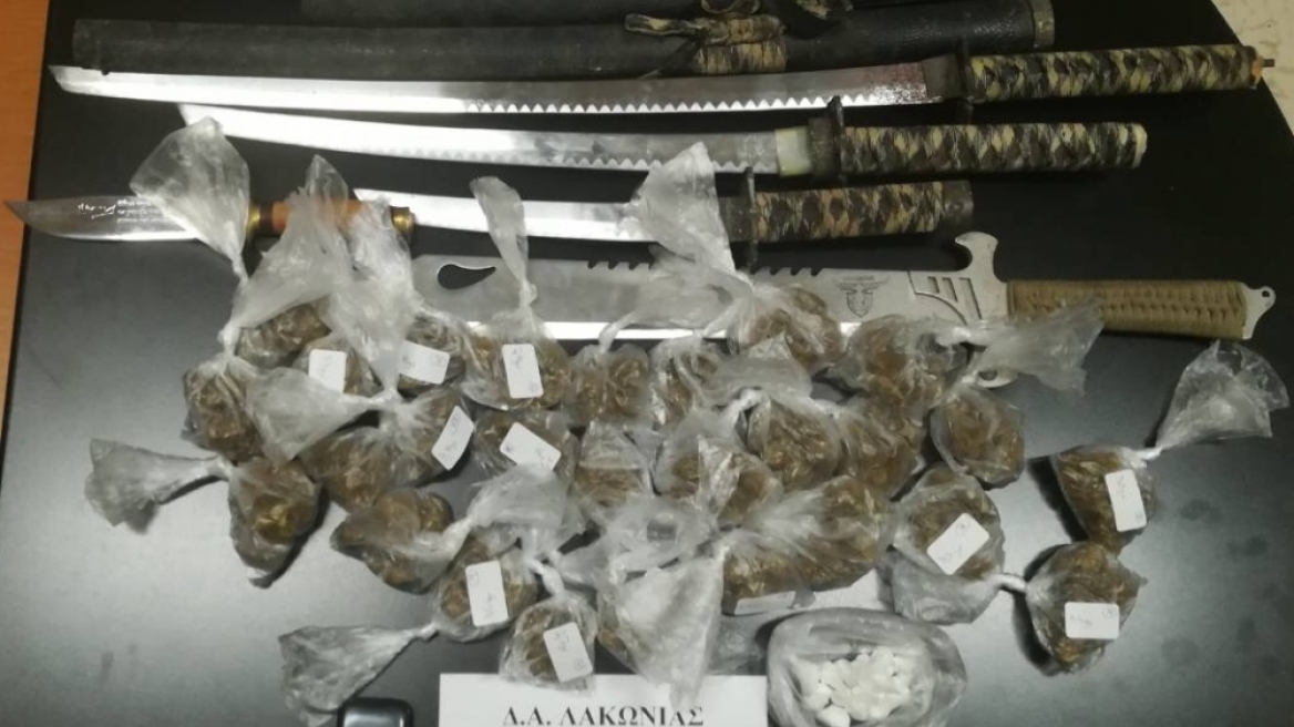 Βρήκαν σπαθιά και χασίς σε σπίτι στη Μονεμβασιά