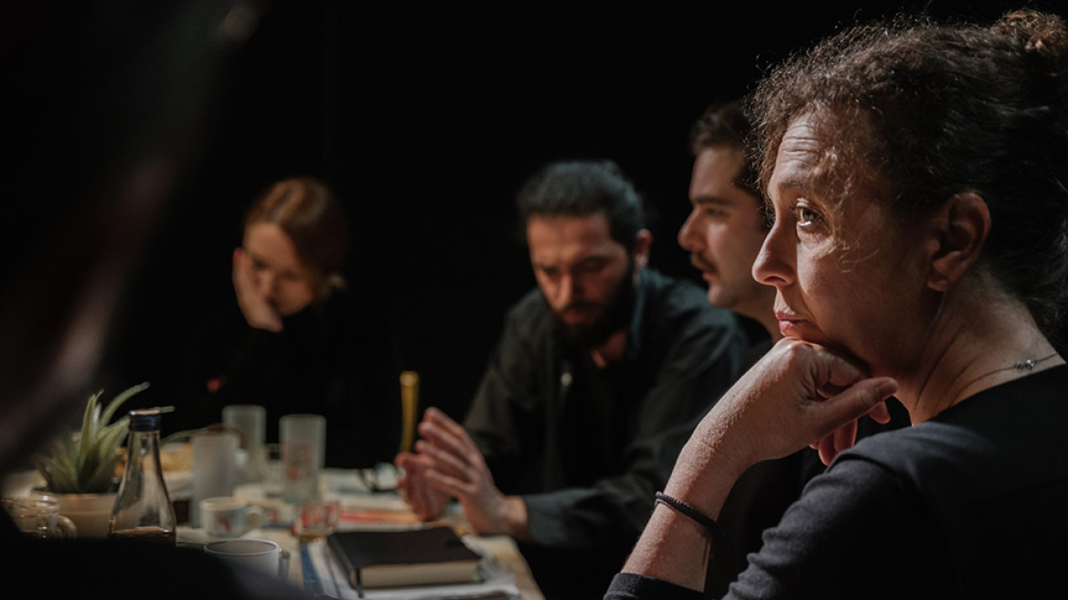 Αναζητώντας την «Απελευθέρωση» γύρω από ένα τραπέζι