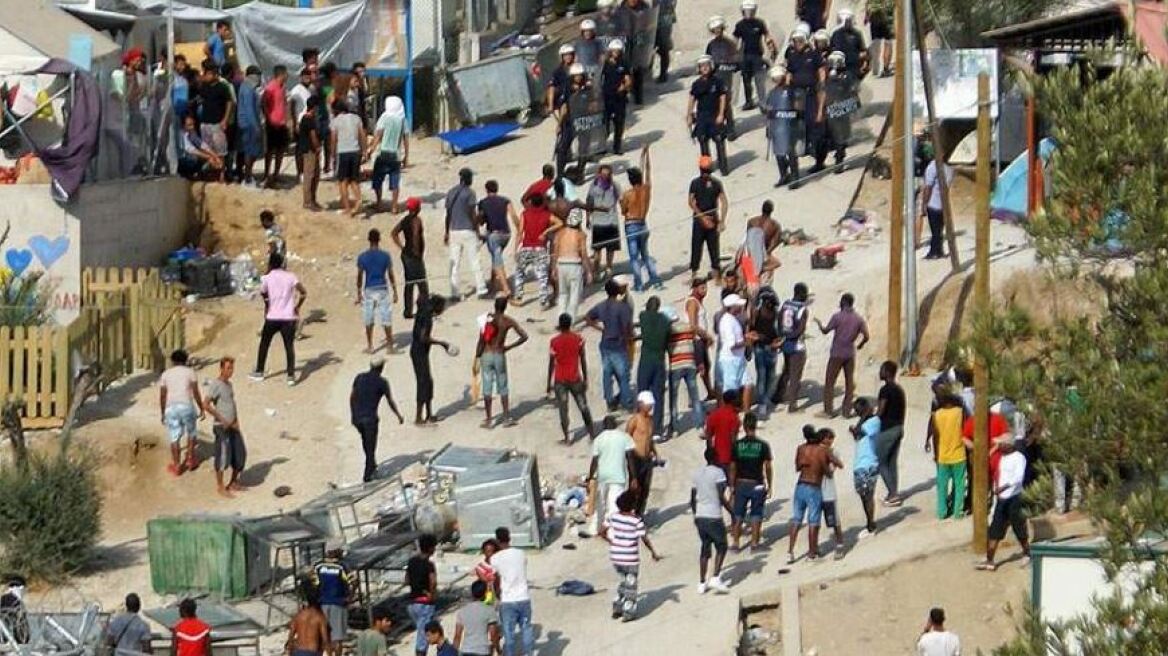 Κυβερνητικές πηγές: Πολιτικές σκοπιμότητες οι κατηγορίες Κωσταράκου για το προσφυγικό