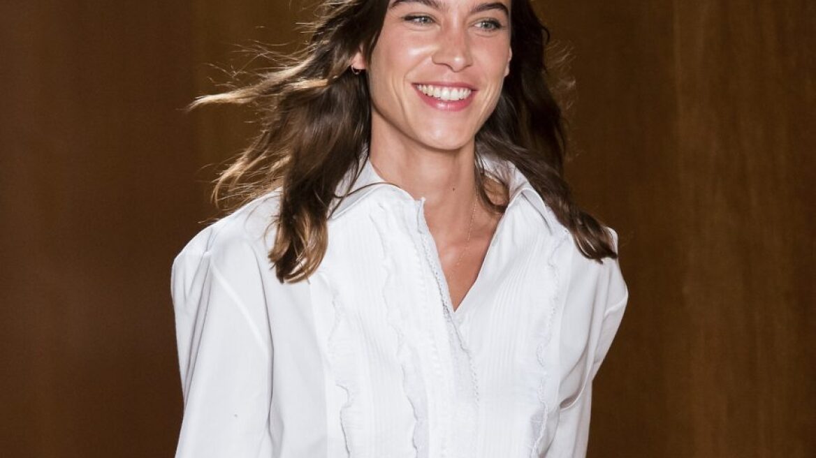 Η Alexa Chung αποκάλυψε την ιδανική γκαρνταρόμπα 
