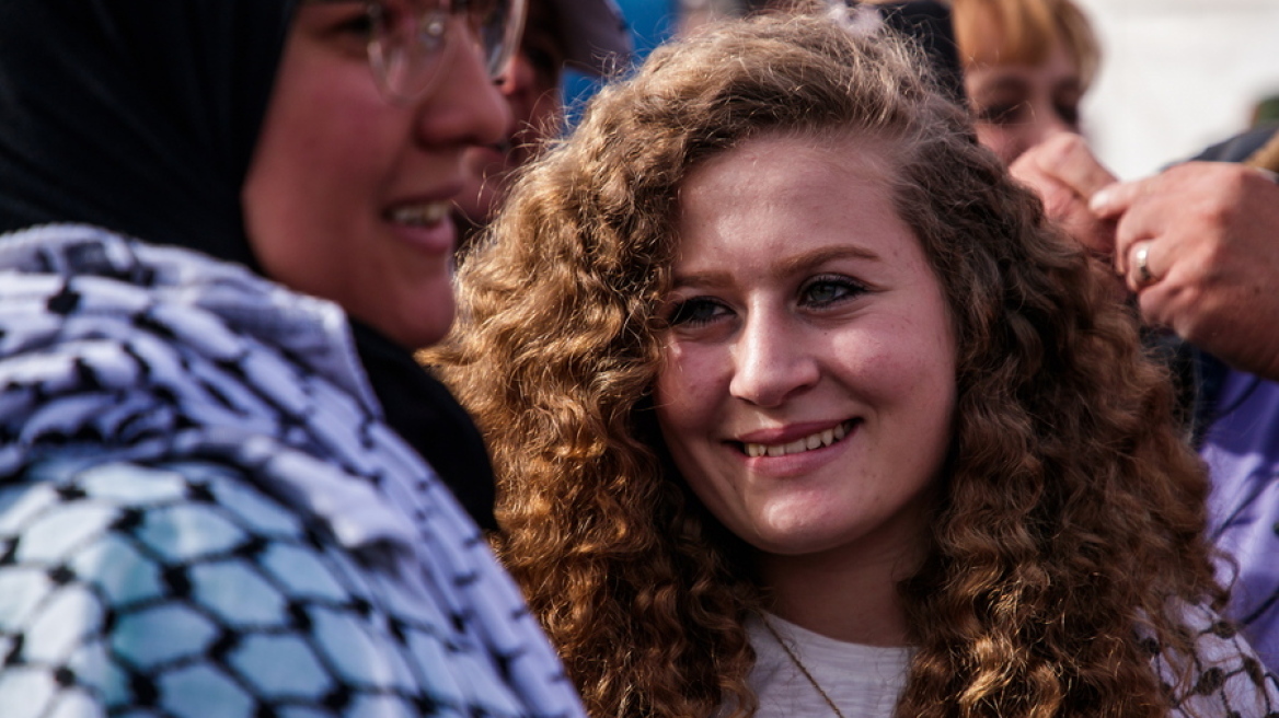 Η 17χρονη Παλαιστίνια αγωνίστρια Άχεντ Ταμίμι στο φεστιβάλ για τα 100 χρόνια του ΚΚΕ