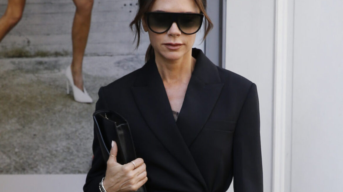 Πώς φοράει η Victoria Beckham τη No1 τάση του φθινοπώρου 