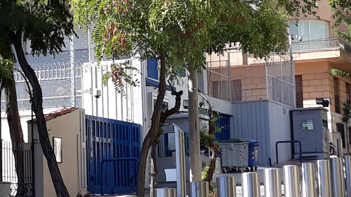 Ο «Ρουβίκωνας» απαντά στην Παπακώστα: Παρακολουθούσαμε τη βρετανική πρεσβεία, ξεφύγαμε σε 13 λεπτά