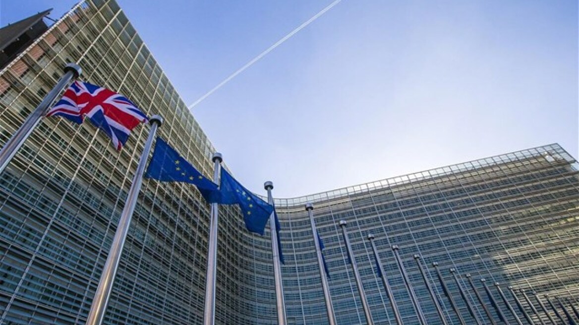 EE: Η Βρετανία έχει δύο μήνες για να πληρώσει 2,7 δισ. ευρώ σε οφειλόμενους δασμούς