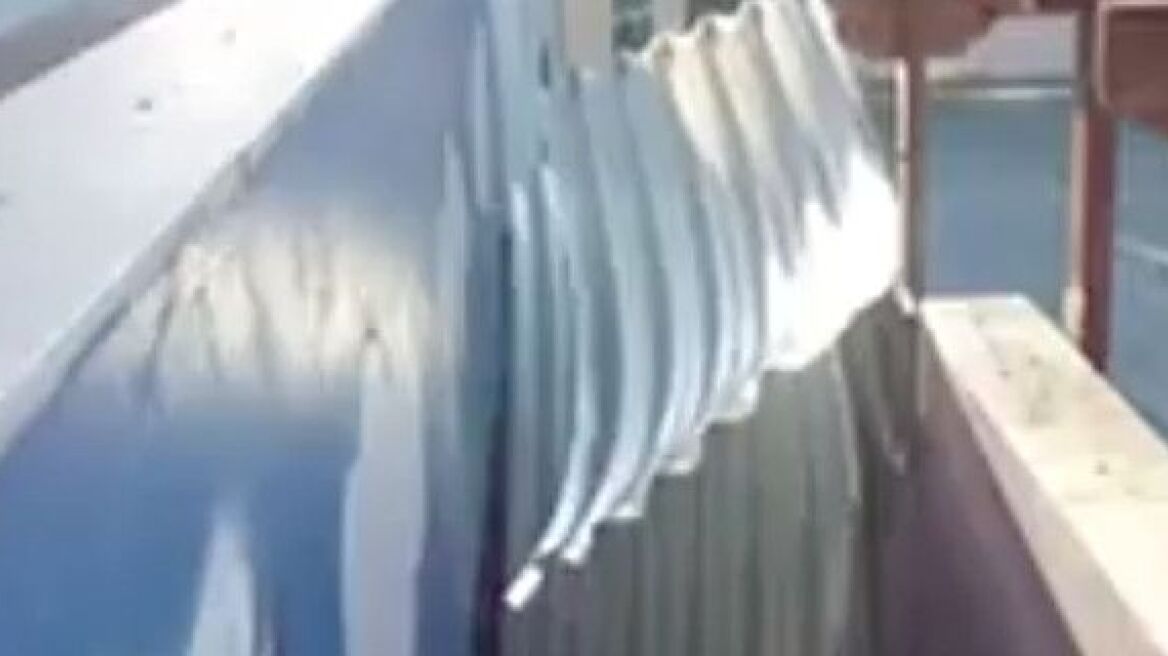 Αποκολλήθηκε στέγη σε σχολείο στο Καματερό