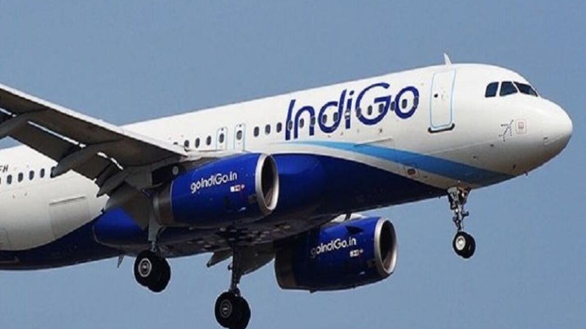 Επιβάτης σε πτήση στην Ινδία μπήκε στο πιλοτήριο για να... φορτίσει το κινητό του!