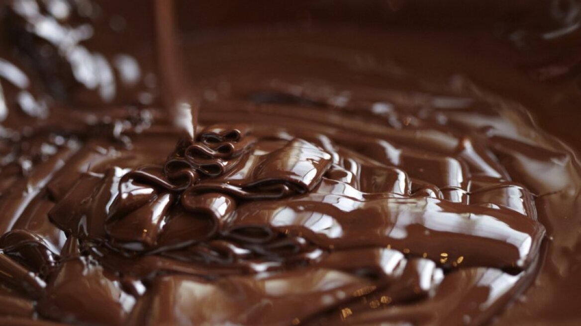 Πού διατηρείται καλύτερα η σοκολάτα; Στο ντουλάπι ή στο ψυγείο;