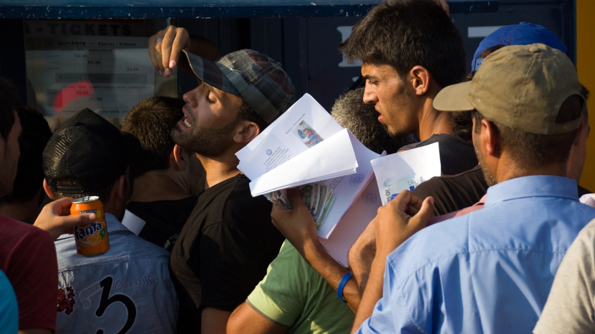Μυτιλήνη: Άλλοι 400 πρόσφυγες αναχωρούν για τον Πειραιά 