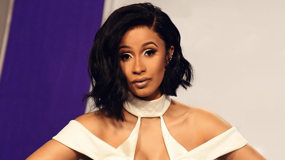 Η Cardi B παραδόθηκε σε αστυνομικό τμήμα μετά από άγριο καυγά σε strip club 
