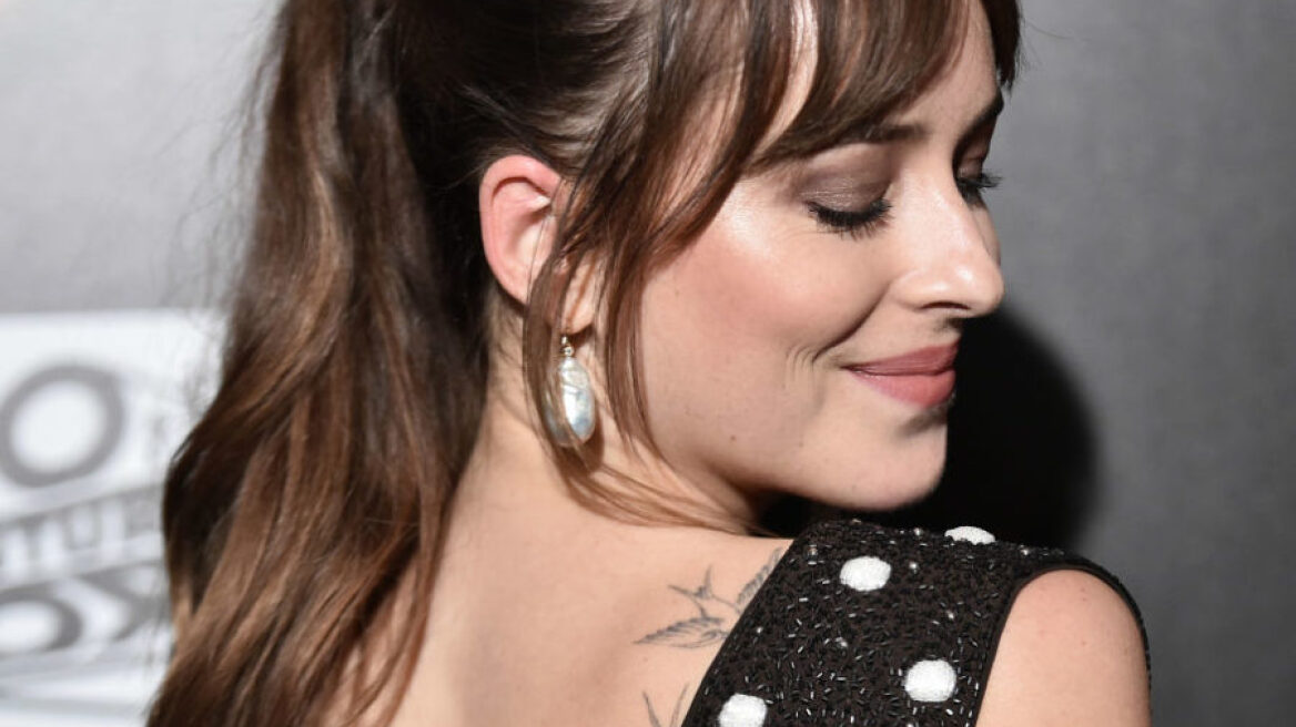 H Dakota Johnson φόρεσε το πιο χαριτωμένο πουά φόρεμα 
