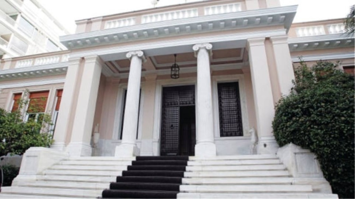 Επιμένει το Μαξίμου στα ερωτήματα για τη συνάντηση Σπυράκη - Ζάεφ