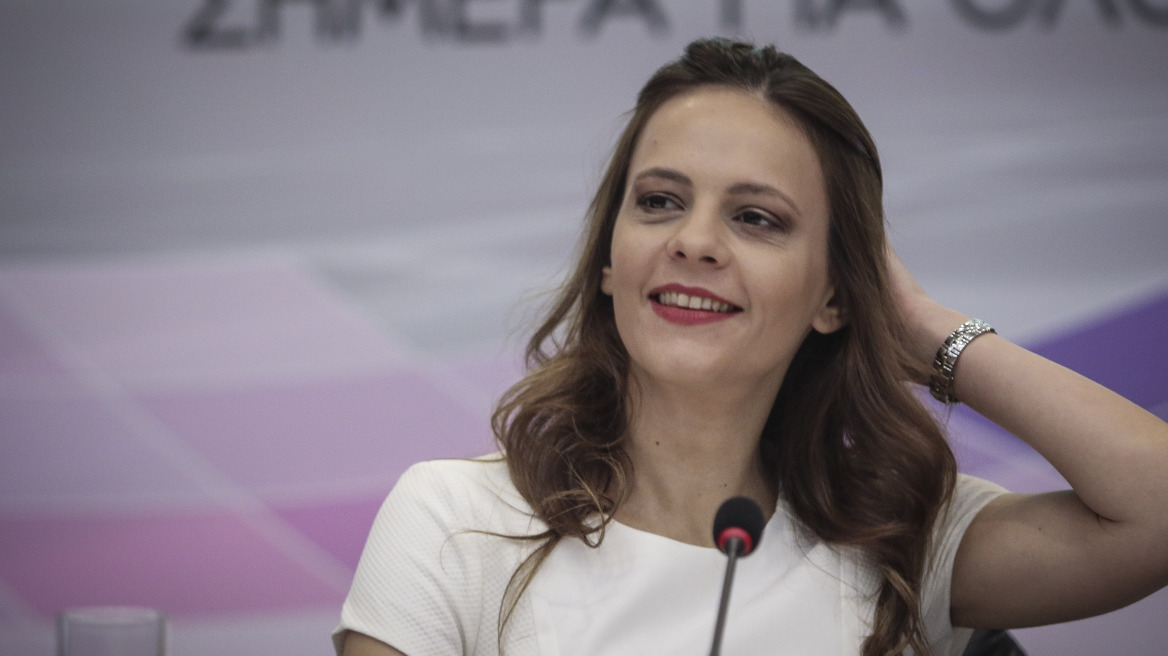 «Προεκλογικά» προγράμματα για 88.500 ανέργους και νέους επιστήμονες μέσα στο 2019 εξήγγειλε η Αχτσιόγλου