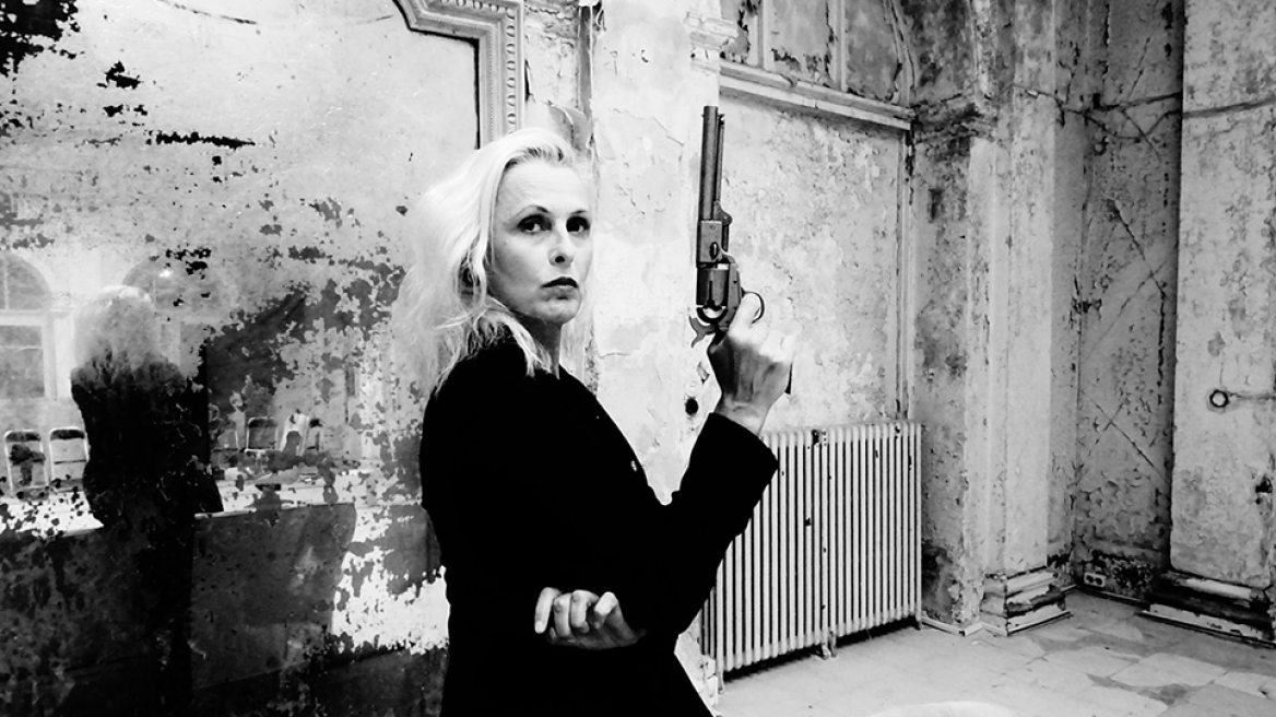 Η Έντα Γκάμπλερ στη σάλα του Μπάγκειον, στην Ομόνοια