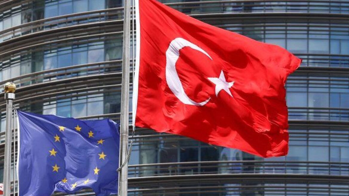 Το Ευρωκοινοβούλιο κόβει προενταξιακά κονδύλια για την Τουρκία 