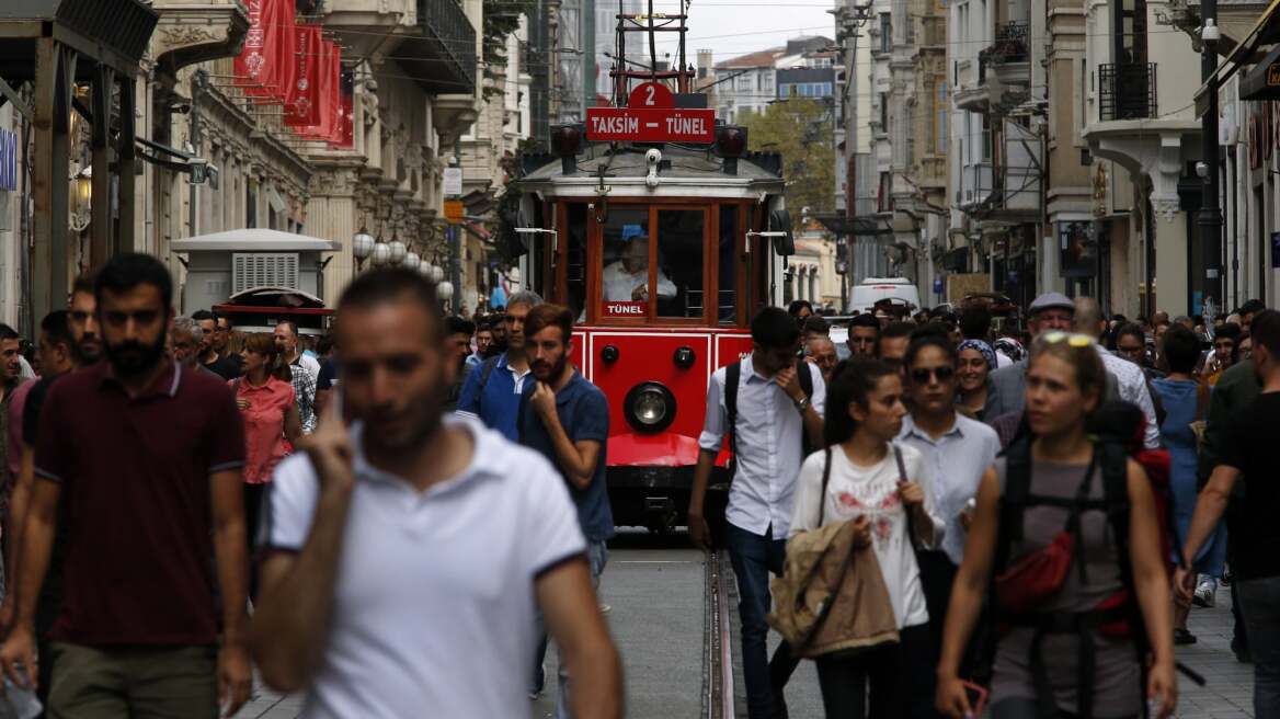 «Κίνημα» στην Τουρκία για επώνυμα όπως «όρχις», «χαζός» και «τσακάλι»