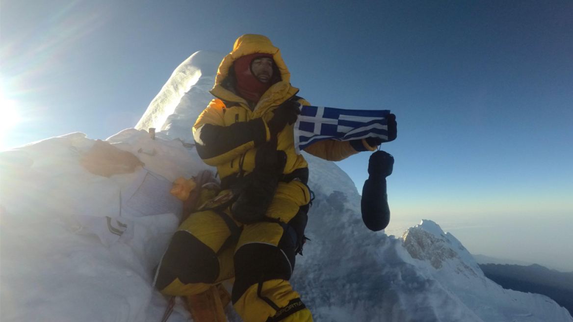 Mount Manaslu 8.163m: Η ελληνική σημαία κυματίζει στην 8η ψηλότερη κορυφή του κόσμου