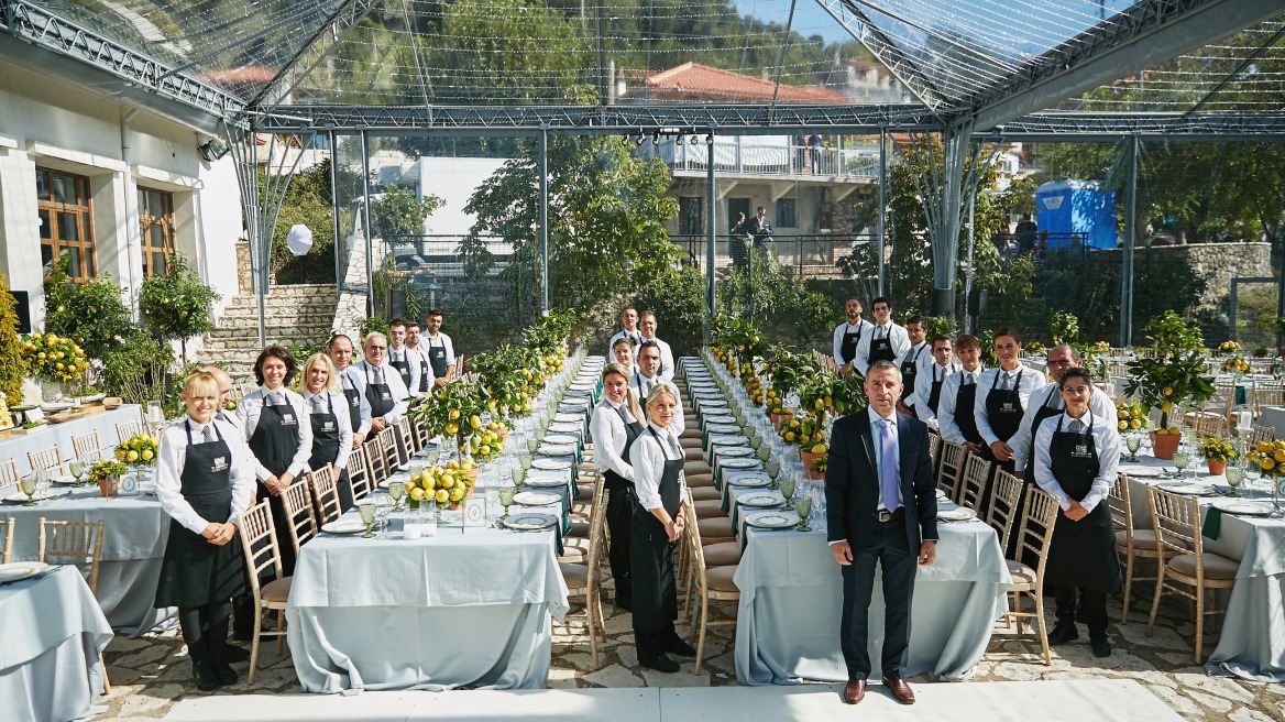 Μάθαμε ποιος κορυφαίος σεφ επιμελήθηκε το γαμήλιο μενού στη δεξίωση της Μαρίας Μενούνος 