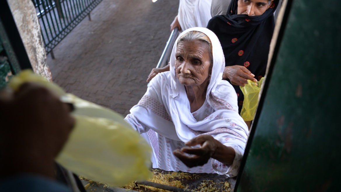 Στην «αγκαλιά» του ΔΝΤ και το Πακιστάν!