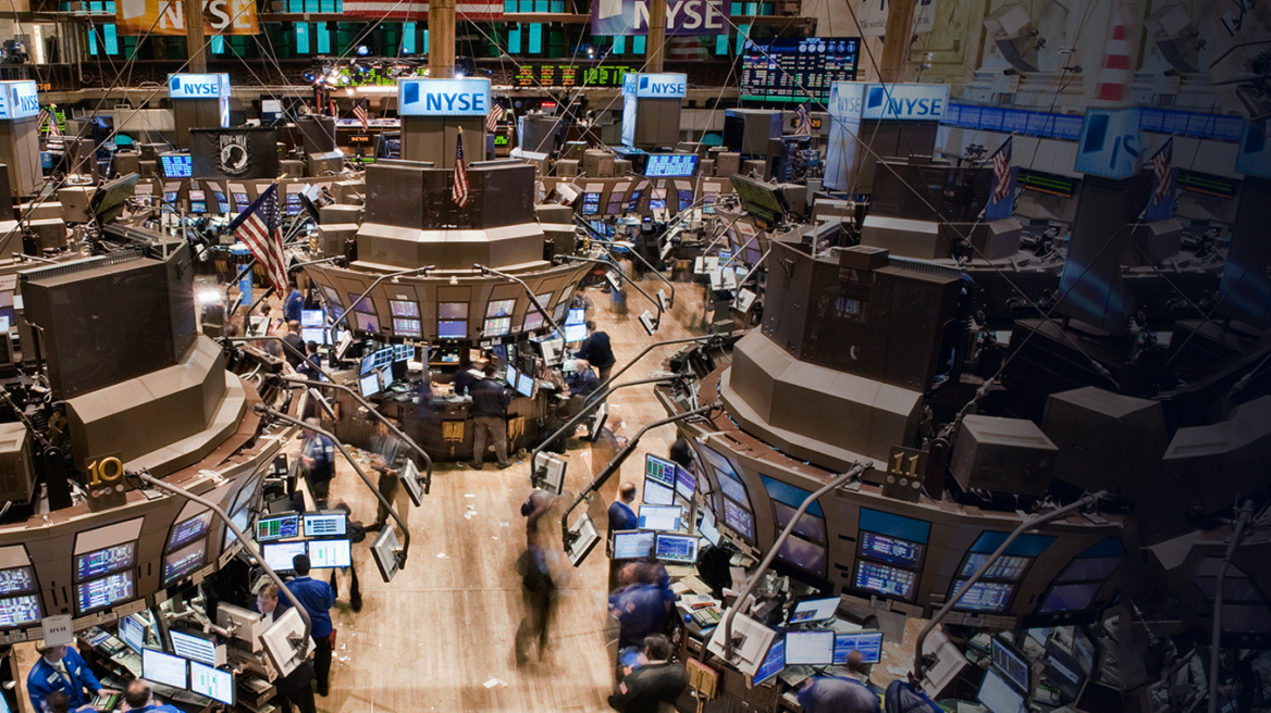 Wall Street: Εικόνα δύο ταχυτήτων - Πτώση του Dow με «βαρίδι» τις τράπεζες