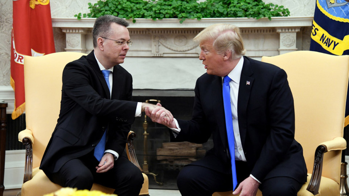 Στον Λευκό Οίκο ο πάστορας Μπράνσον - Γονάτισε και προσευχήθηκε για τον Τραμπ