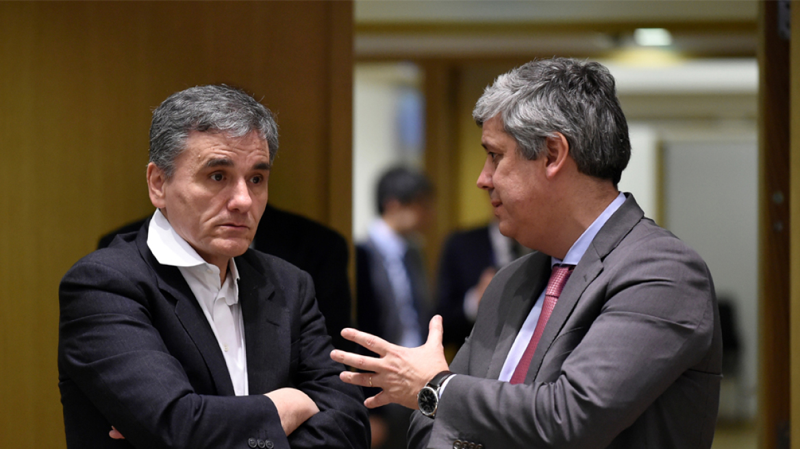 Σήμερα ο προϋπολογισμός στην Κομισιόν: Περικοπή συντάξεων θέλουν οι δανειστές, αστερίσκους η κυβέρνηση