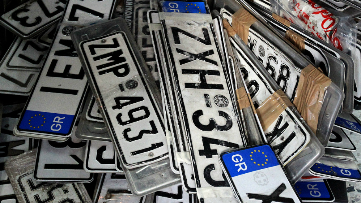 Μπλόκο της ΑΑΔΕ στις καταθέσεις των πινακίδων κυκλοφορίας