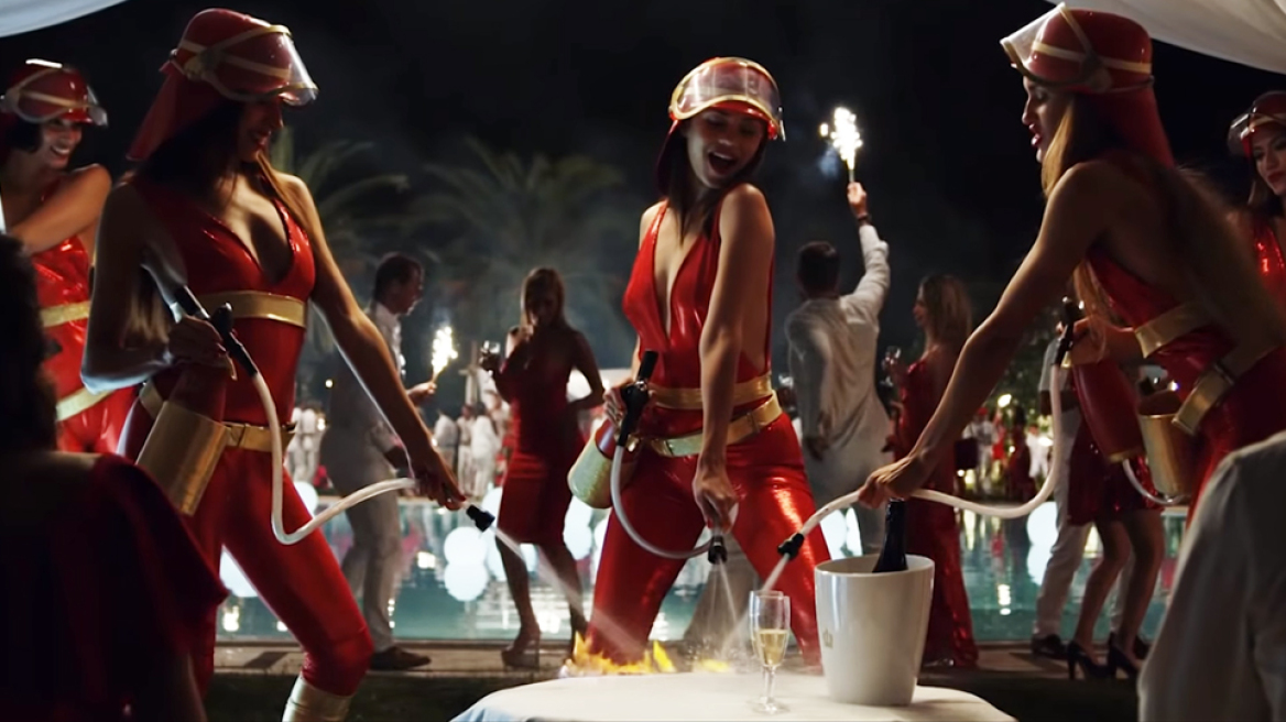 Loro - Δείτε βίντεο: Σεξ, ναρκωτικά και  ημιπορνογραφία για τον Σίλβιο Μπερλουσκόνι